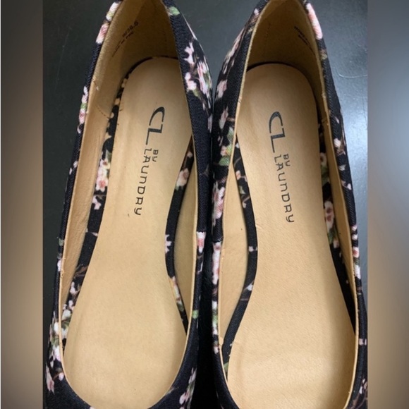 CL Floral print low heel name brand shoes - Picture 3 of 7